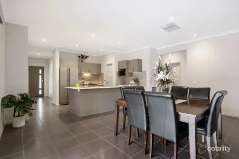 Property photo of 44 Walhalla Drive Eynesbury VIC 3338