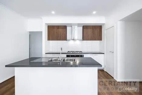 Property photo of 29 Allan Close Pakenham VIC 3810