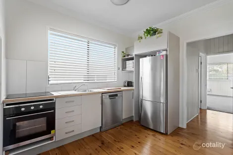 Property photo of 21 McIntyre Street Centenary Heights QLD 4350