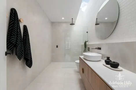 Property photo of 7 Red Cedar Parade Mount Barker SA 5251