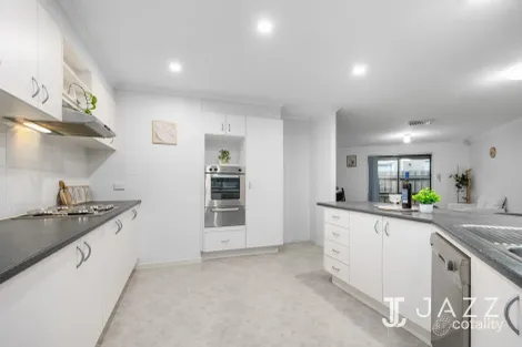 Property photo of 7 Fullard Close Point Cook VIC 3030
