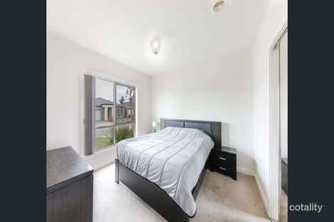 Property photo of 8 Snowden Place Roxburgh Park VIC 3064