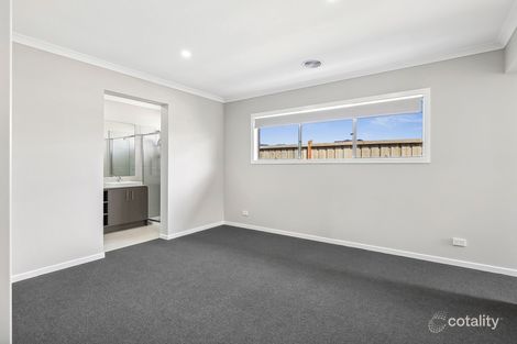 Property photo of 24 Raindrop Circuit Fraser Rise VIC 3336
