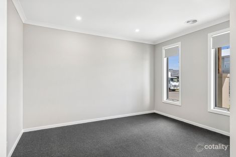 Property photo of 24 Raindrop Circuit Fraser Rise VIC 3336