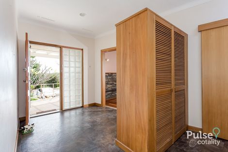 Property photo of 20 Sandra Way Rossmoyne WA 6148
