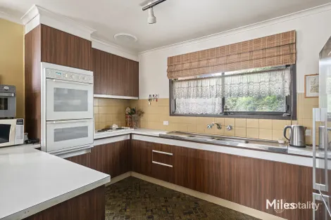 Property photo of 3 Phillips Crescent Rosanna VIC 3084