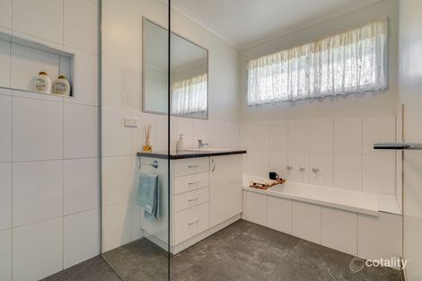 Property photo of 2 Bourke Drive Strathdale VIC 3550