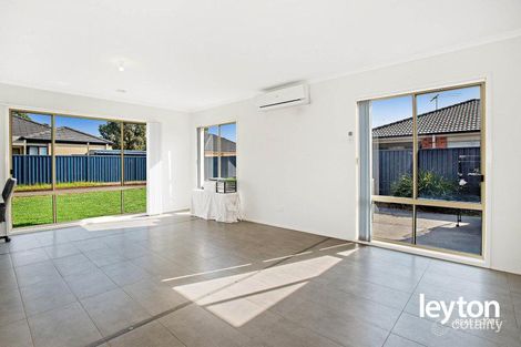 Property photo of 6 The Parkway Pakenham VIC 3810