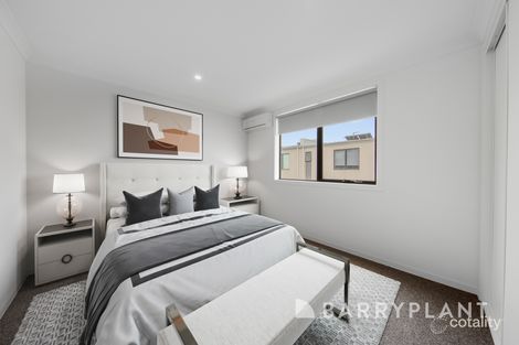 Property photo of 62 Oakden Crescent St Albans VIC 3021