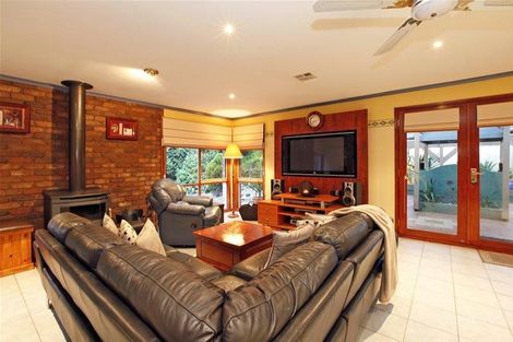 Property photo of 36 Pulford Crescent Mill Park VIC 3082