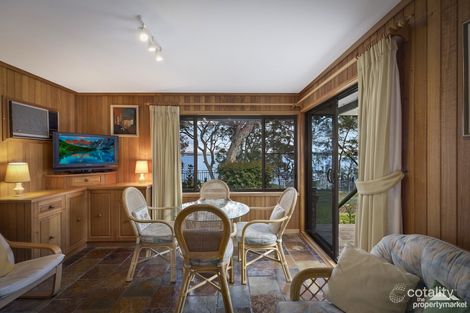 Property photo of 11 Omaru Place Summerland Point NSW 2259