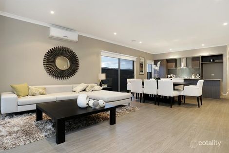 Property photo of 19 Emily Promenade Keysborough VIC 3173