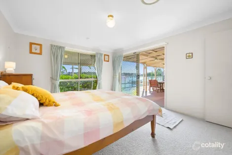 Property photo of 4 Oxley Drive Paradise Point QLD 4216