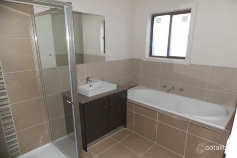 Property photo of 1/10 Jardine Drive Fraser Rise VIC 3336