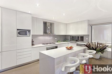 Property photo of 16 Glenbrook Crescent Georges Hall NSW 2198