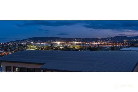 Property photo of 5/18 Moirunna Road Lindisfarne TAS 7015