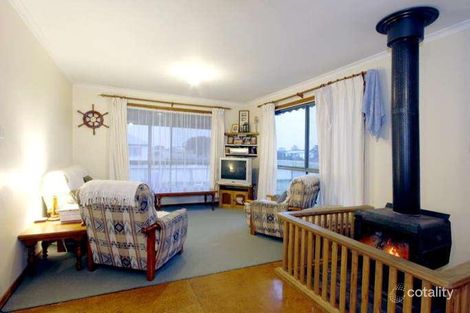 Property photo of 11 Centre Road Seaspray VIC 3851