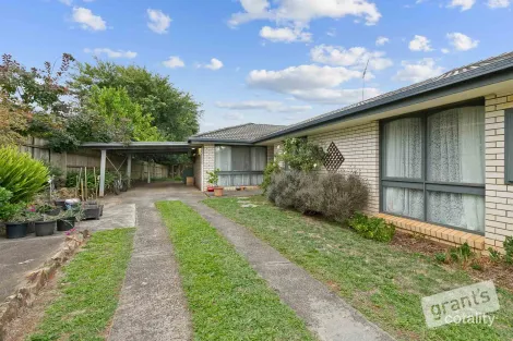 Property photo of 4 Murrell Street Drouin VIC 3818