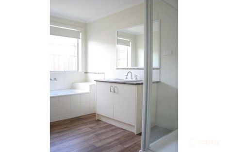 Property photo of 2 Rammer Way Cranbourne East VIC 3977