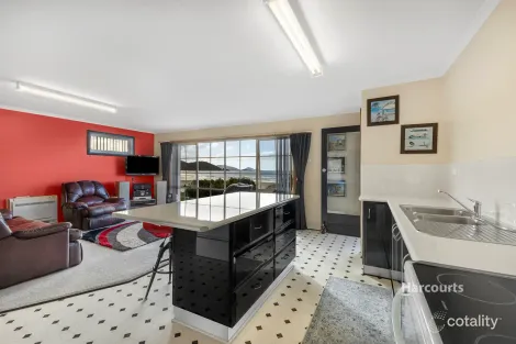 Property photo of 23 East Boulevard Sisters Beach TAS 7321