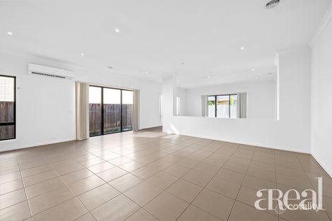 Property photo of 10 Tarcoola Crescent Point Cook VIC 3030