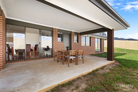 Property photo of 14 Buscombe Crescent Drouin VIC 3818