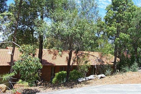 25 Dixon Rd, Kalamunda, WA 6076