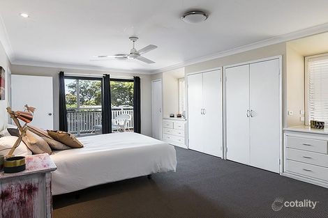Property photo of 39 Roseneath Parade Wynnum West QLD 4178