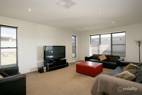 Property photo of 26 Bogong Crescent Tatton NSW 2650