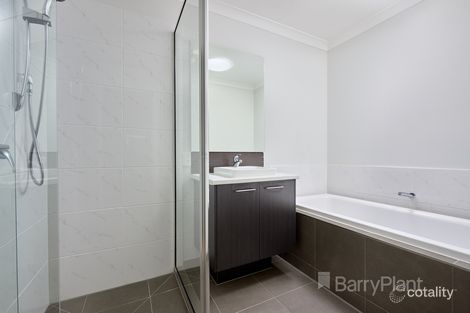 57 Blackhazel Cres, Clyde North, VIC 3978