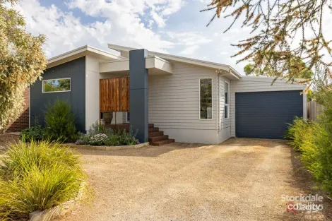 16 Castle Combe Cct, Cowes, VIC 3922
