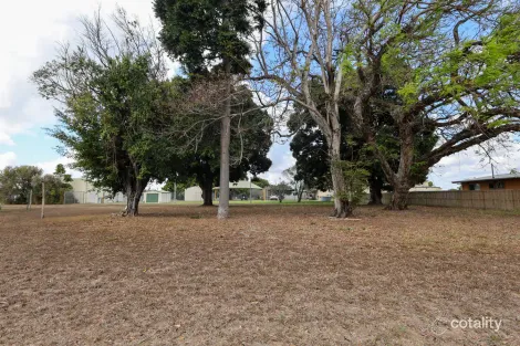 67 TENTH ST, HOME HILL, QLD 4806