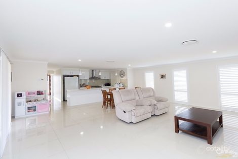Property photo of 22 Northview Street Fletcher NSW 2287
