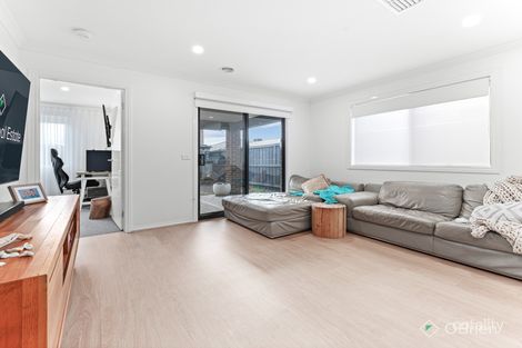 Property photo of 11 Bonfire Way Cranbourne South VIC 3977