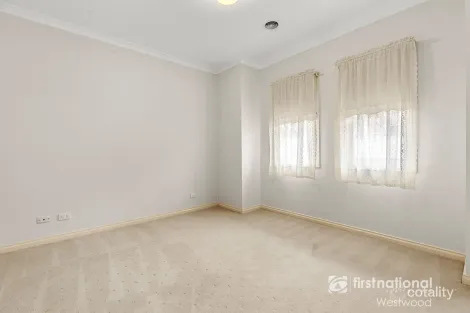 Property photo of 2/105 Hogans Road Hoppers Crossing VIC 3029