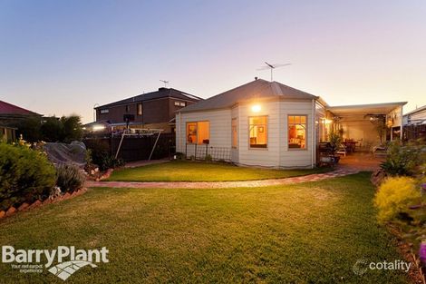Property photo of 37 Kerford Crescent Point Cook VIC 3030