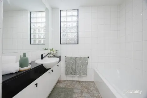 Property photo of 2/3 Ormond Esplanade Elwood VIC 3184