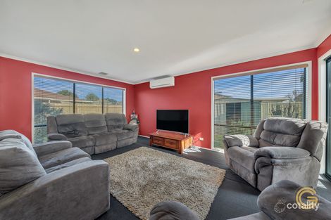 Property photo of 14 Peveril Crescent Cranbourne North VIC 3977