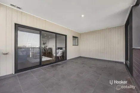 Property photo of 35 Aquatic Drive Werribee South VIC 3030