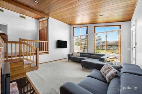 11 Deenyi Cl, Cordeaux Heights, NSW 2526