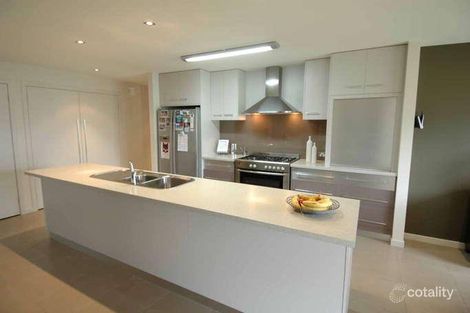 Property photo of 39 Faversham Avenue Lake Gardens VIC 3355