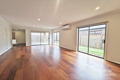 Property photo of 40 Karawarra Circuit Cranbourne North VIC 3977