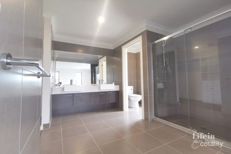 Property photo of 40 Karawarra Circuit Cranbourne North VIC 3977