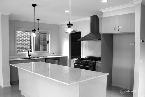 Property photo of 33 Garrard Crescent Clyde VIC 3978