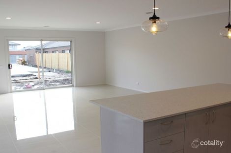 Property photo of 33 Garrard Crescent Clyde VIC 3978