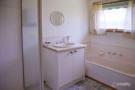 Property photo of 2 Andrew Court Drouin VIC 3818