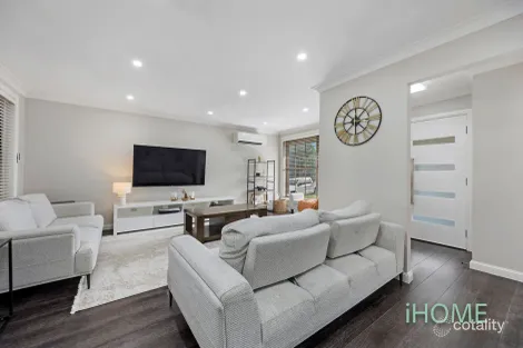 Property photo of 4 Ballard Place Doonside NSW 2767