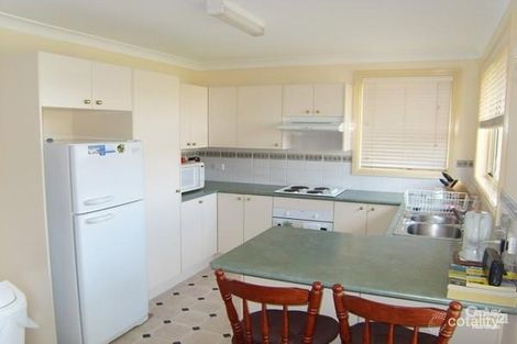 Property photo of 4 Peewee Close Cameron Park NSW 2285