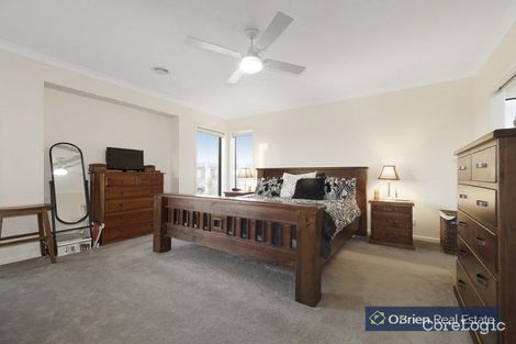 Property photo of 35 Quarters Boulevard Cranbourne West VIC 3977