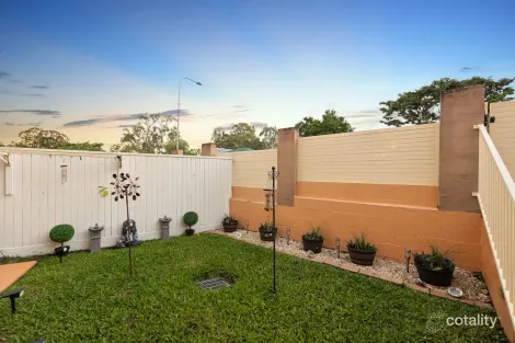Property photo of 2/22 High Street Forest Lake QLD 4078